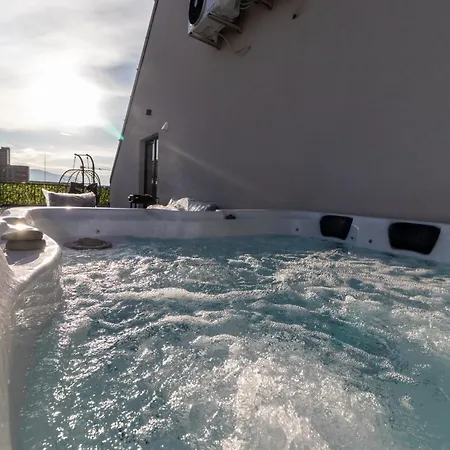 Tampa View Luxury Jacuzzi Apartment *